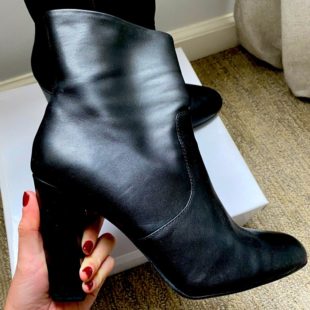 LIKE NEW Steve Madden Editor Leather Booties